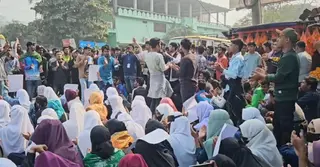 ৮ দফা দাবিতে ঈশ্বরদী কৃষি প্রশিক্ষণ ইনস্টিটিউট শিক্ষার্থীদের সড়ক অবরোধ